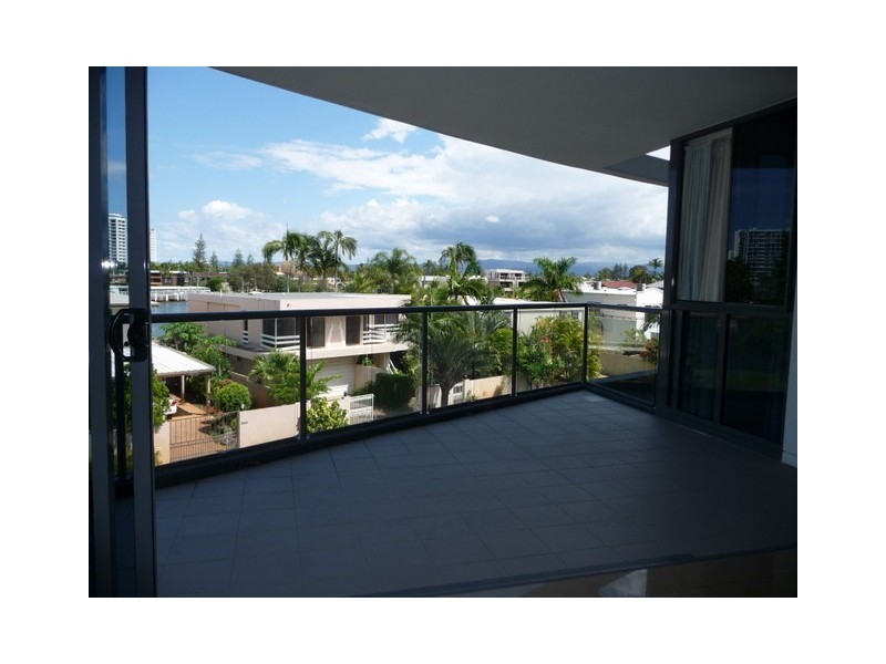 6 Tarcoola Crescent, Chevron Island QLD 4217