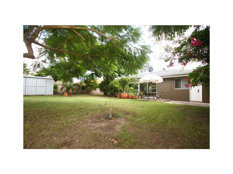 6 Wanderer Avenue, Mermaid Waters QLD 4218