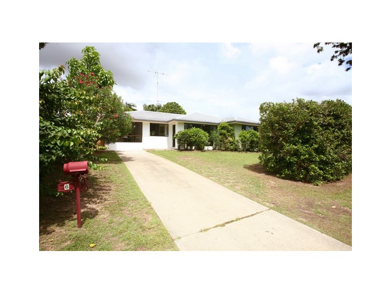 6 Wanderer Avenue, Mermaid Waters QLD 4218