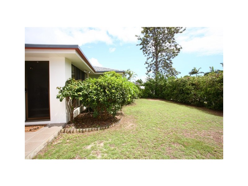 6 Wanderer Avenue, Mermaid Waters QLD 4218