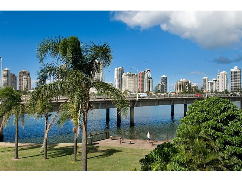 210/2 Barney Street, Southport QLD 4215