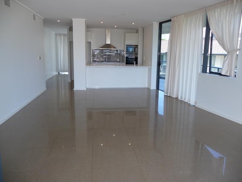 302/1 Stanhill Drive, Surfers Paradise QLD 4217