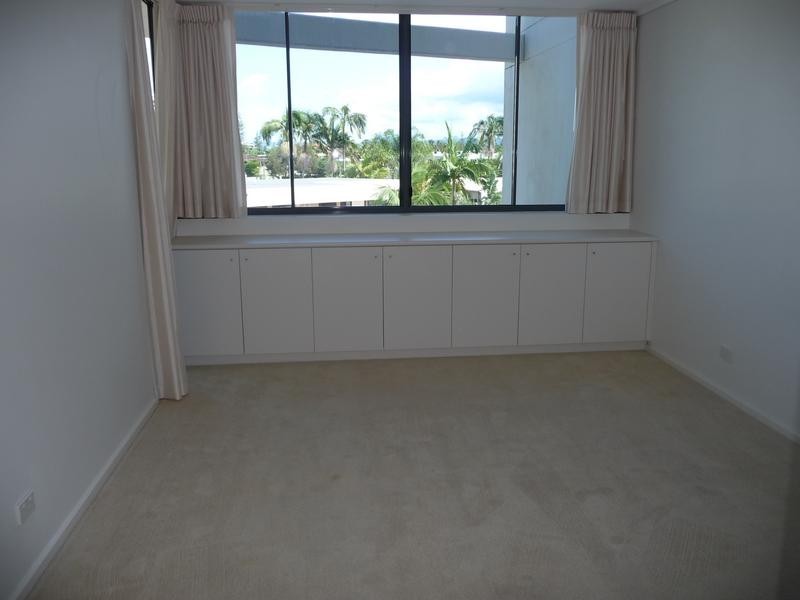 302/1 Stanhill Drive, Surfers Paradise QLD 4217