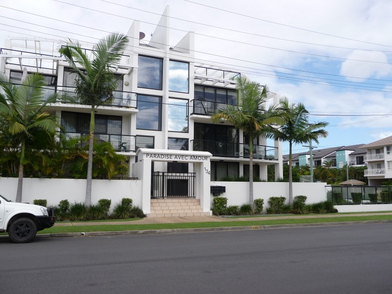2/134 Stanhill Drive, Chevron Island QLD 4217