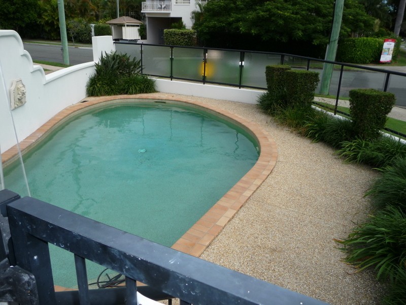 2/134 Stanhill Drive, Chevron Island QLD 4217