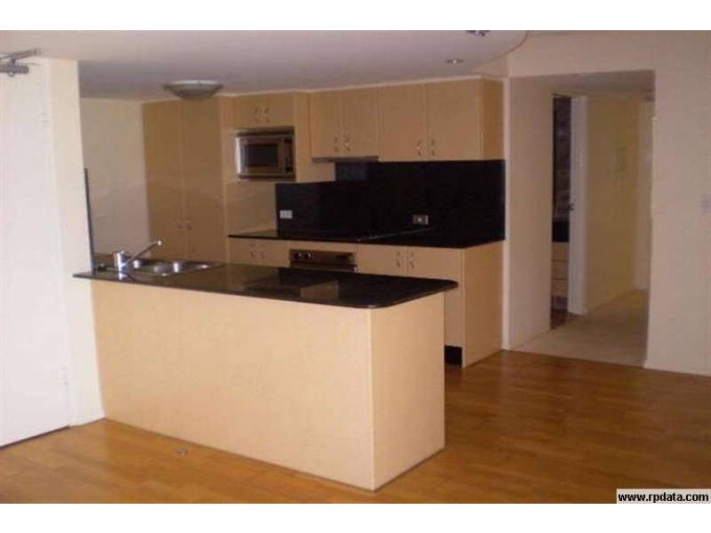 2/134 Stanhill Drive, Chevron Island QLD 4217