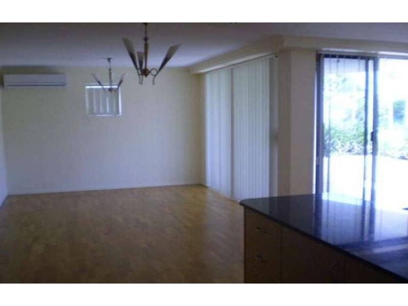 2/134 Stanhill Drive, Chevron Island QLD 4217