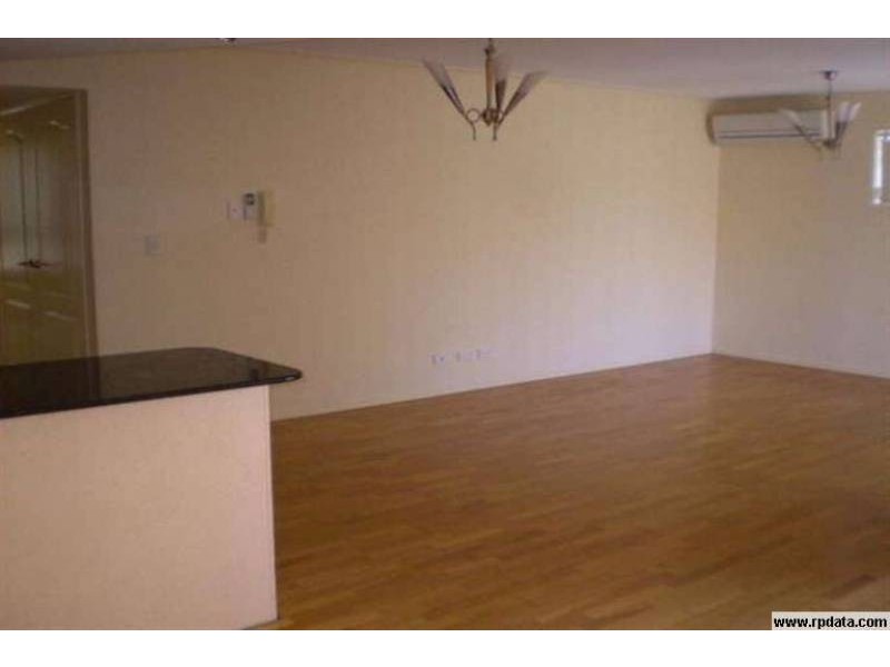 2/134 Stanhill Drive, Chevron Island QLD 4217