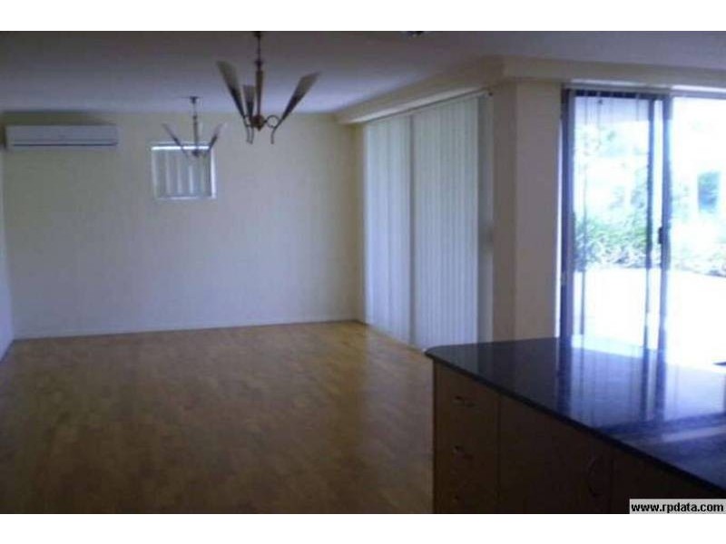 2/134 Stanhill Drive, Chevron Island QLD 4217