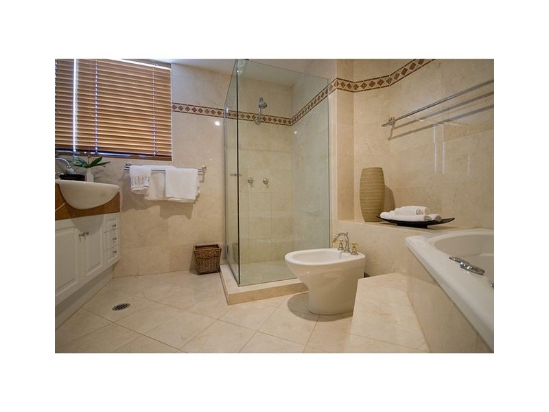 23/12 Paradise Island, Surfers Paradise QLD 4217