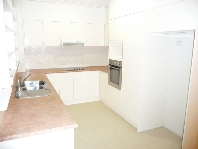 1/10 Tarcoola Crescent, Chevron Island QLD 4217