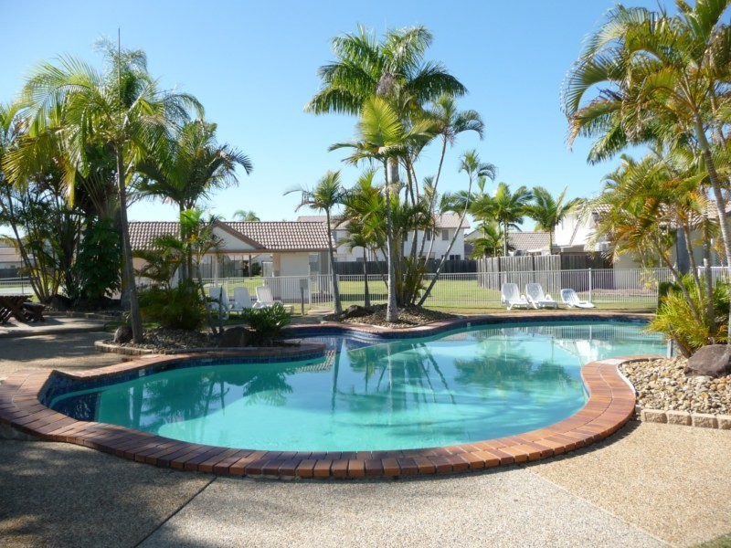 3/2 St Kevins Avenue, Benowa QLD 4217