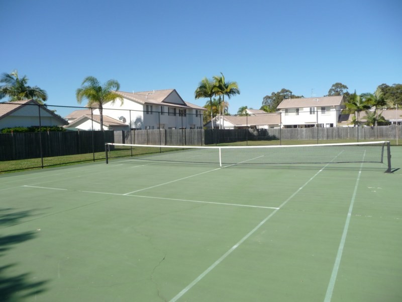 3/2 St Kevins Avenue, Benowa QLD 4217