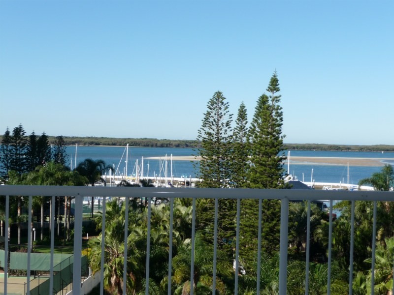 21/21 Bayview Street ‘Bayview Towers’, Runaway Bay QLD 4216