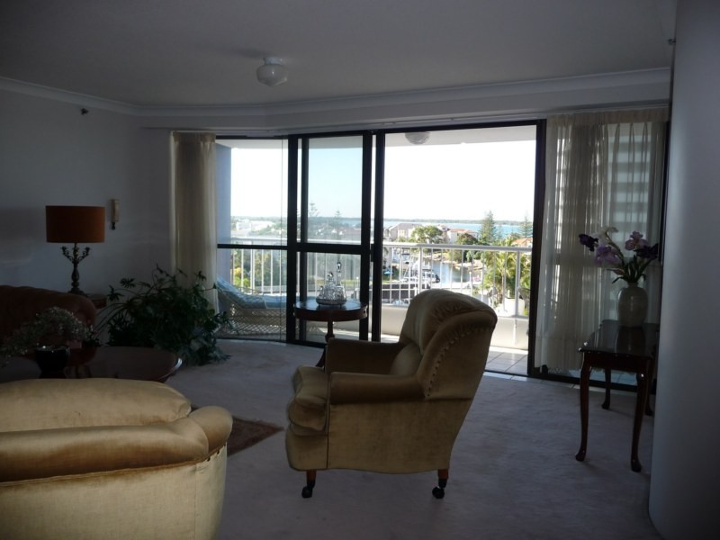 21/21 Bayview Street ‘Bayview Towers’, Runaway Bay QLD 4216