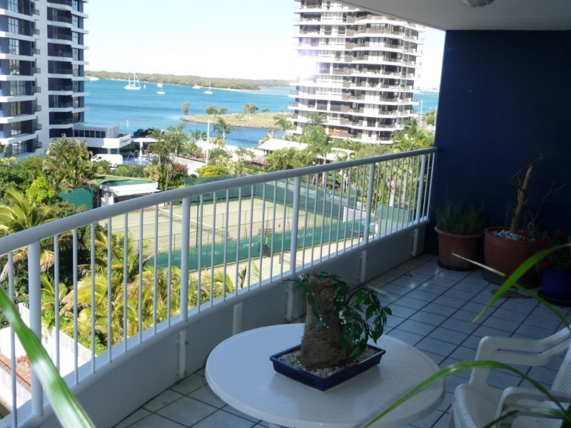 21/21 Bayview Street ‘Bayview Towers’, Runaway Bay QLD 4216