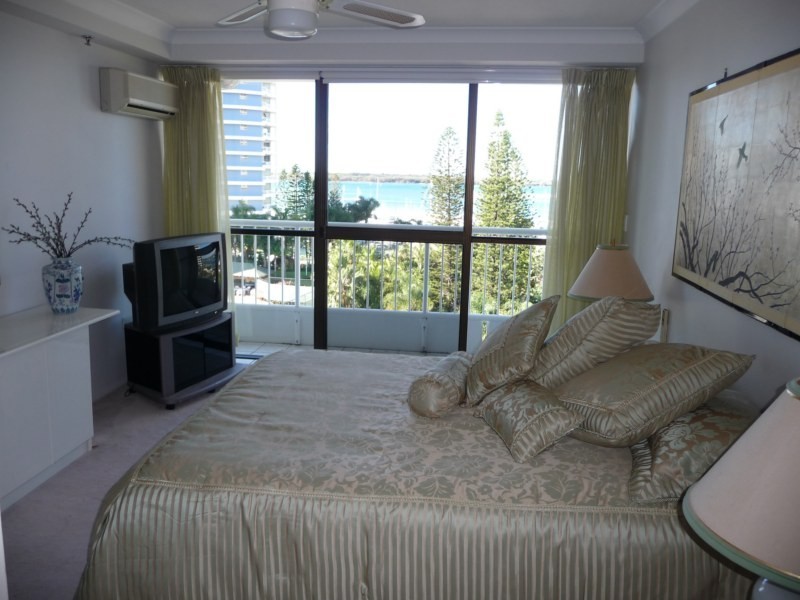 21/21 Bayview Street ‘Bayview Towers’, Runaway Bay QLD 4216