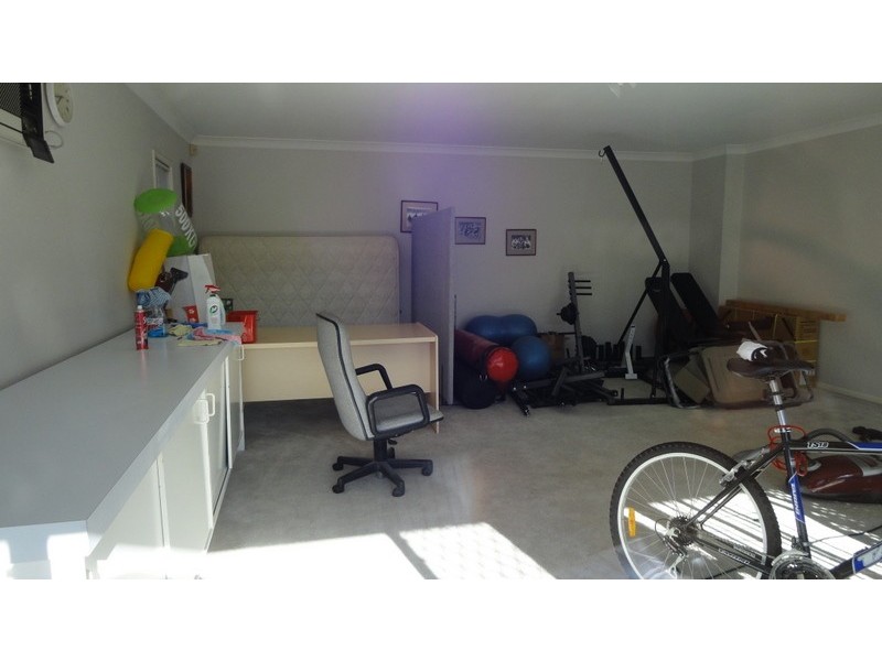 8 Garvie Place, Highland Park QLD 4211