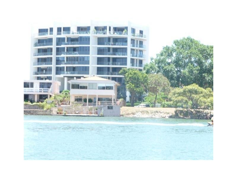 702/1 Stanhill Drive, Chevron Island QLD 4217