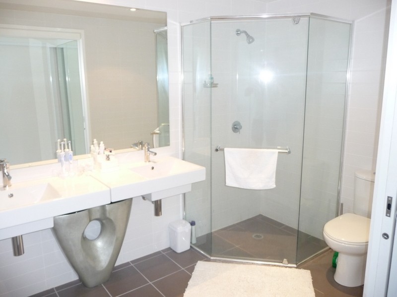 702/1 Stanhill Drive, Chevron Island QLD 4217