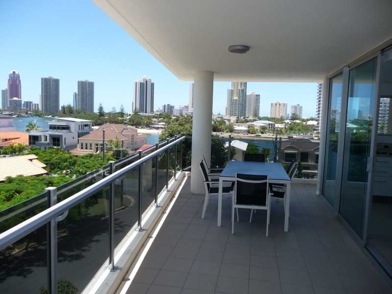 53 Darrambal, Chevron Island QLD 4217