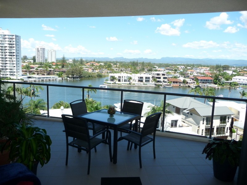 701/1 STANHILL, Chevron Island QLD 4217