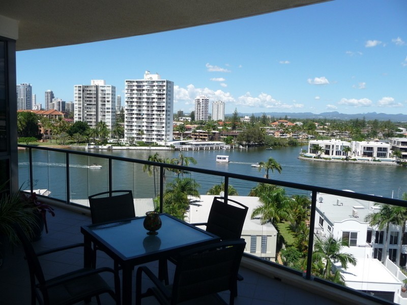 701/1 STANHILL, Chevron Island QLD 4217