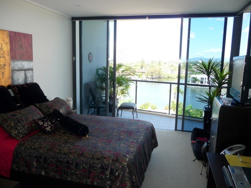 701/1 STANHILL, Chevron Island QLD 4217