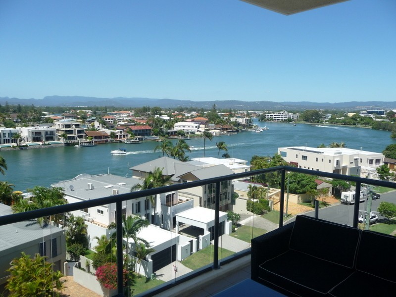 702/1 Stanhill, Chevron Island QLD 4217