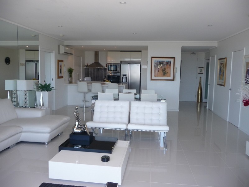 702/1 Stanhill, Chevron Island QLD 4217