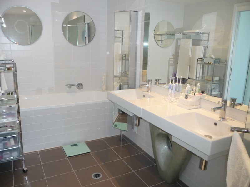 702/1 Stanhill, Chevron Island QLD 4217