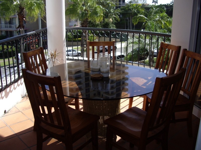 3 Federation Avenue, Broadbeach QLD 4218