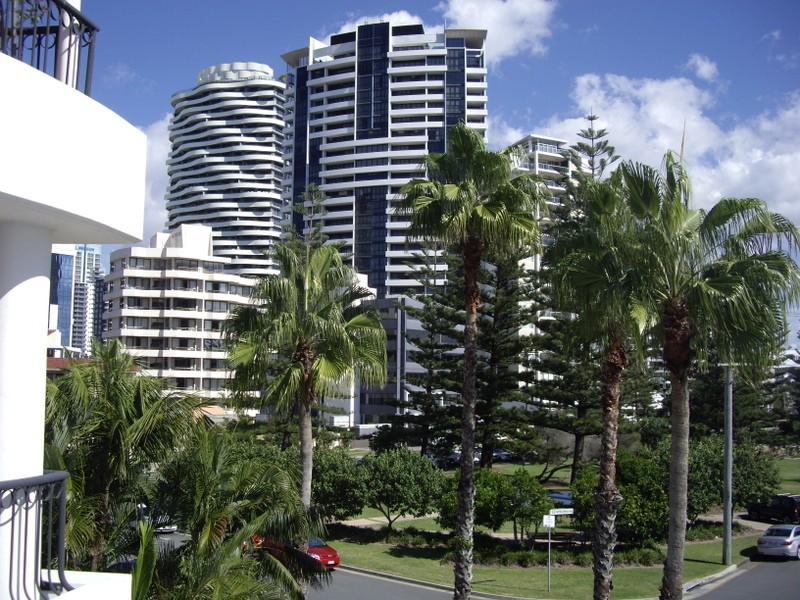 3 Federation Avenue, Broadbeach QLD 4218