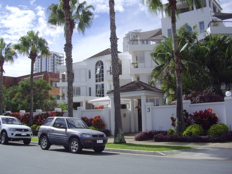 3 Federation Avenue, Broadbeach QLD 4218