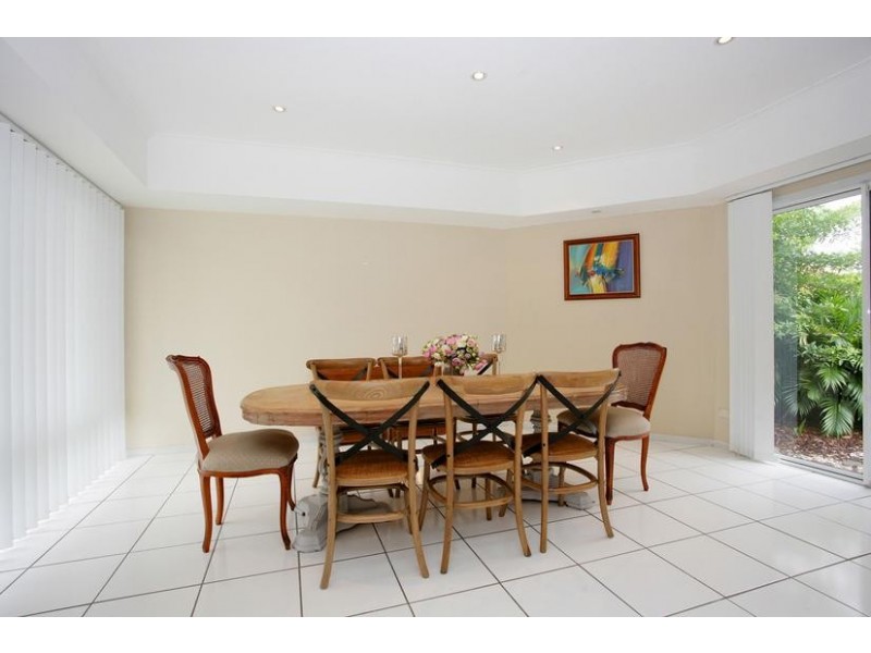 6 Lakeshore Dve, Helensvale QLD 4212