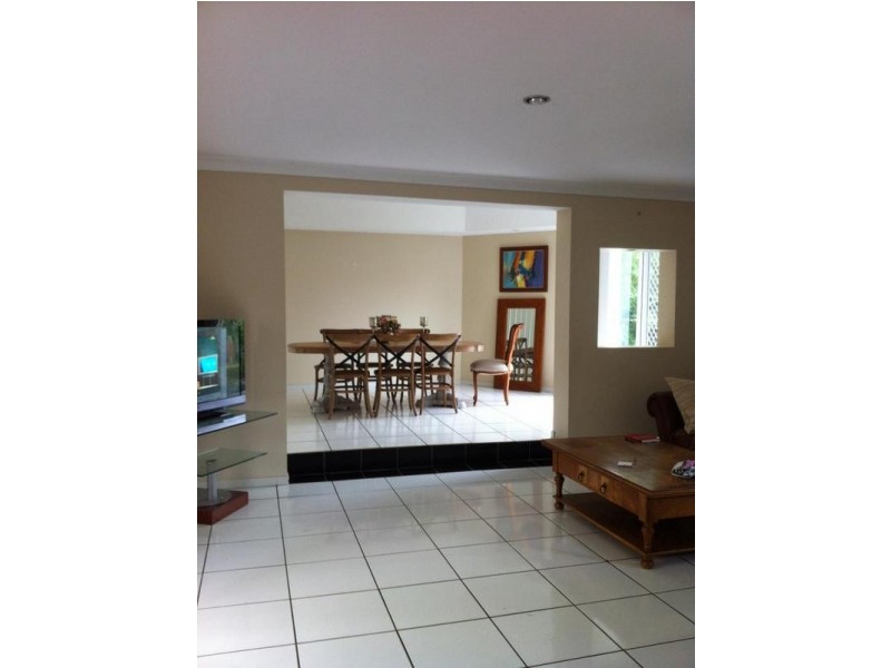 6 Lakeshore Dve, Helensvale QLD 4212