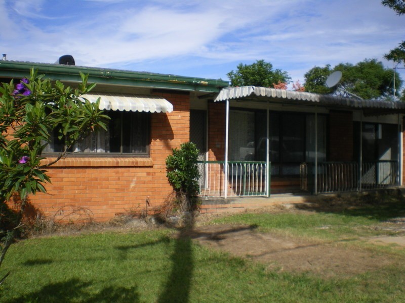 61 Kumbari Avenue, Southport QLD 4215