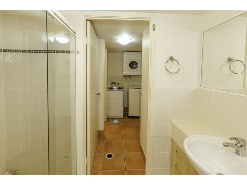 24 Slatyer Avenue, Bundall QLD 4217