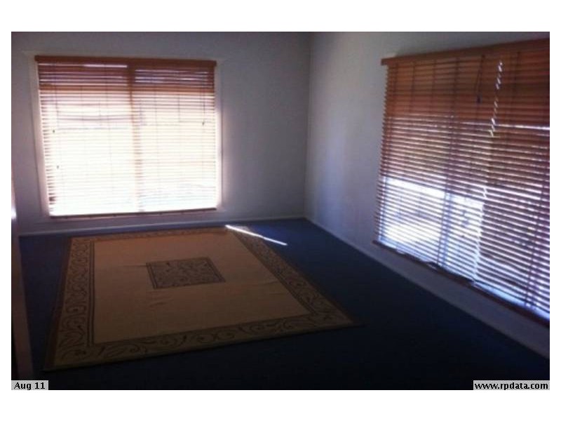 35 Ridgeway Avenue, Southport QLD 4215