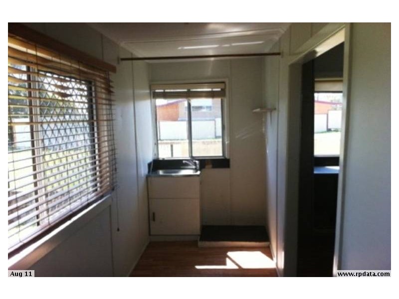 35 Ridgeway Avenue, Southport QLD 4215