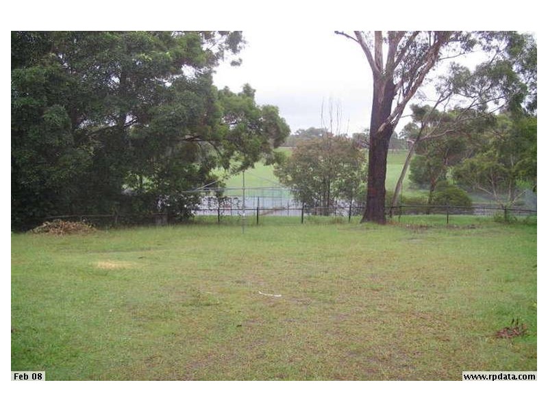 35 Ridgeway Avenue, Southport QLD 4215