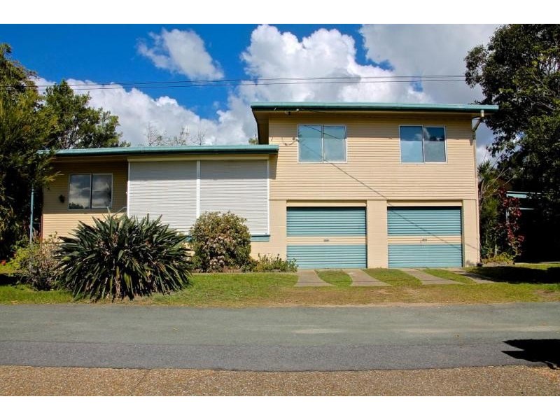 2 FITCH LANE, Labrador QLD 4215