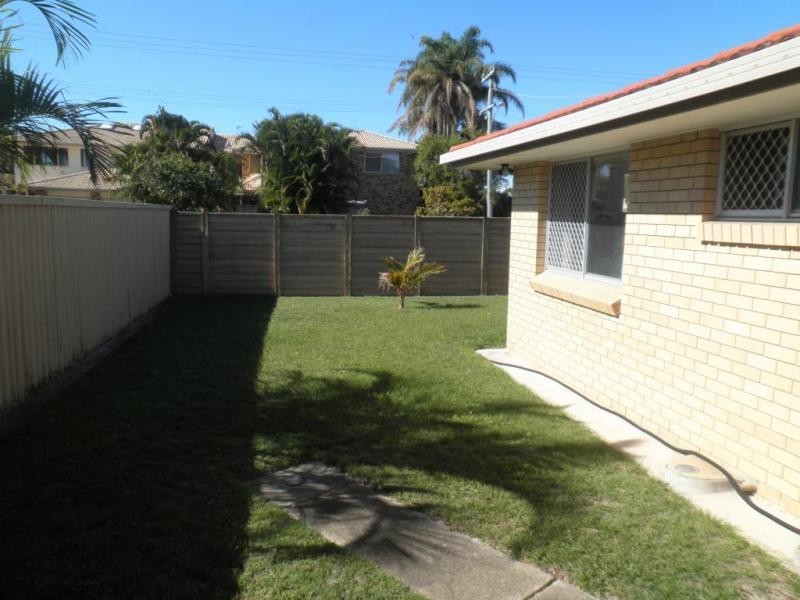 39 VICTOR AVENUE, Paradise Point QLD 4216