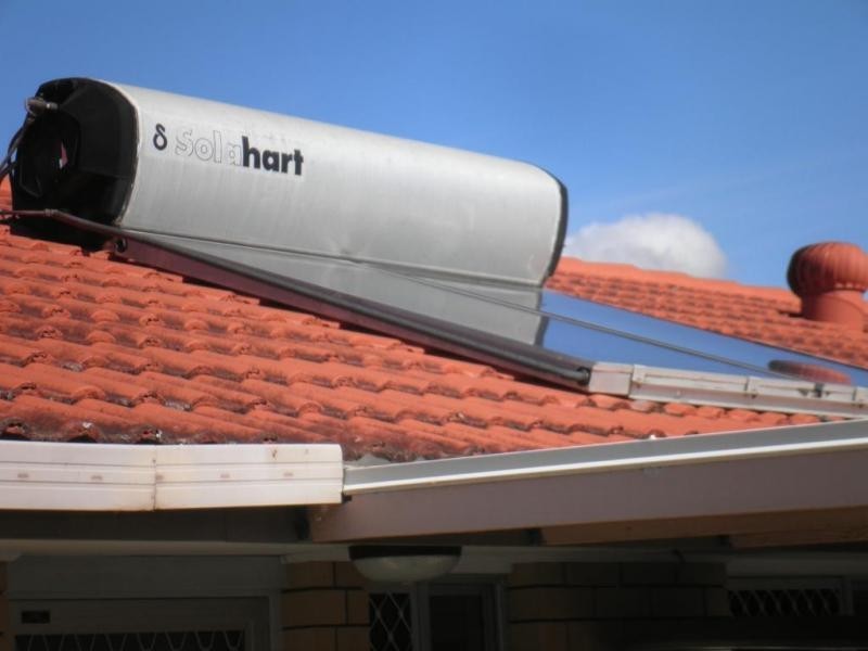 39 VICTOR AVENUE, Paradise Point QLD 4216