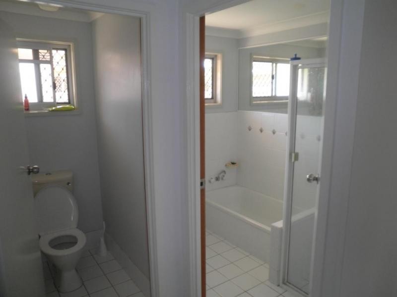 39 VICTOR AVENUE, Paradise Point QLD 4216