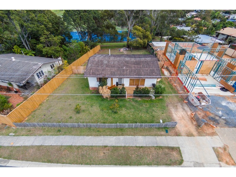 35 Ridgeway Avenue, Southport QLD 4215