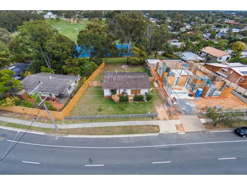 35 Ridgeway Avenue, Southport QLD 4215