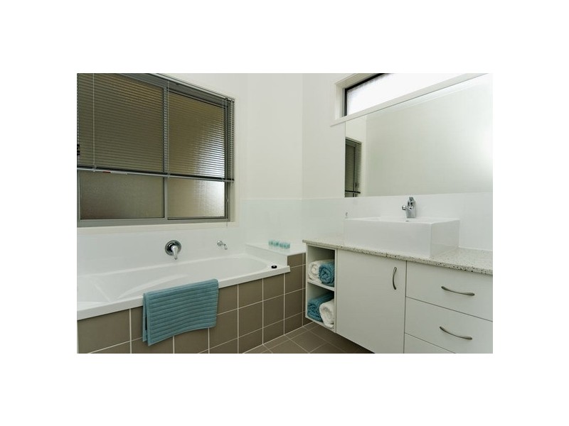 Pacific Pines QLD 4211