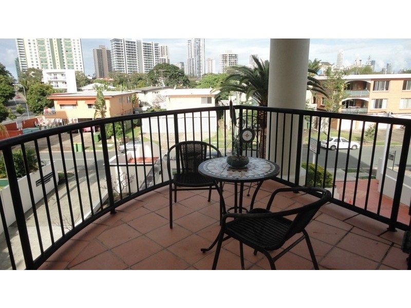 9/12 Paradise Island, Surfers Paradise QLD 4217