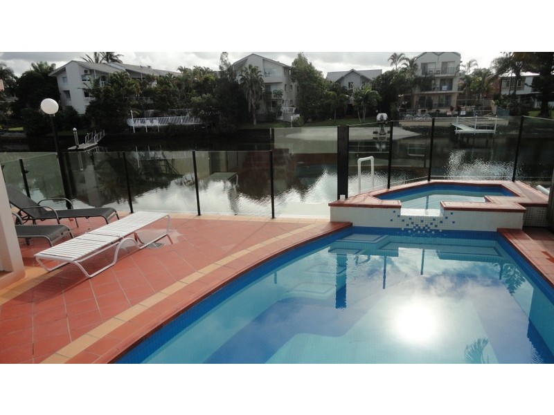 9/12 Paradise Island, Surfers Paradise QLD 4217